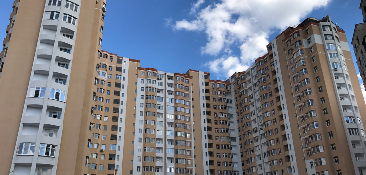 Внутрішній двір і фасади секцій будинку Говорова 8